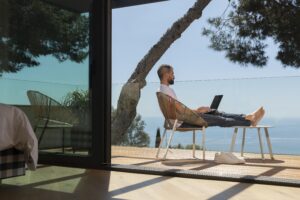 How to Design a Work-from-Anywhere Routine Without Burning Out