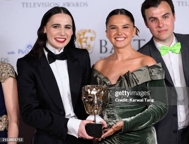 lizzie Davidson wins award at bafta 2024 for the best scripted comedy tv serial