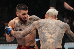 topuria hitting badly oliveira in the UFC 317
