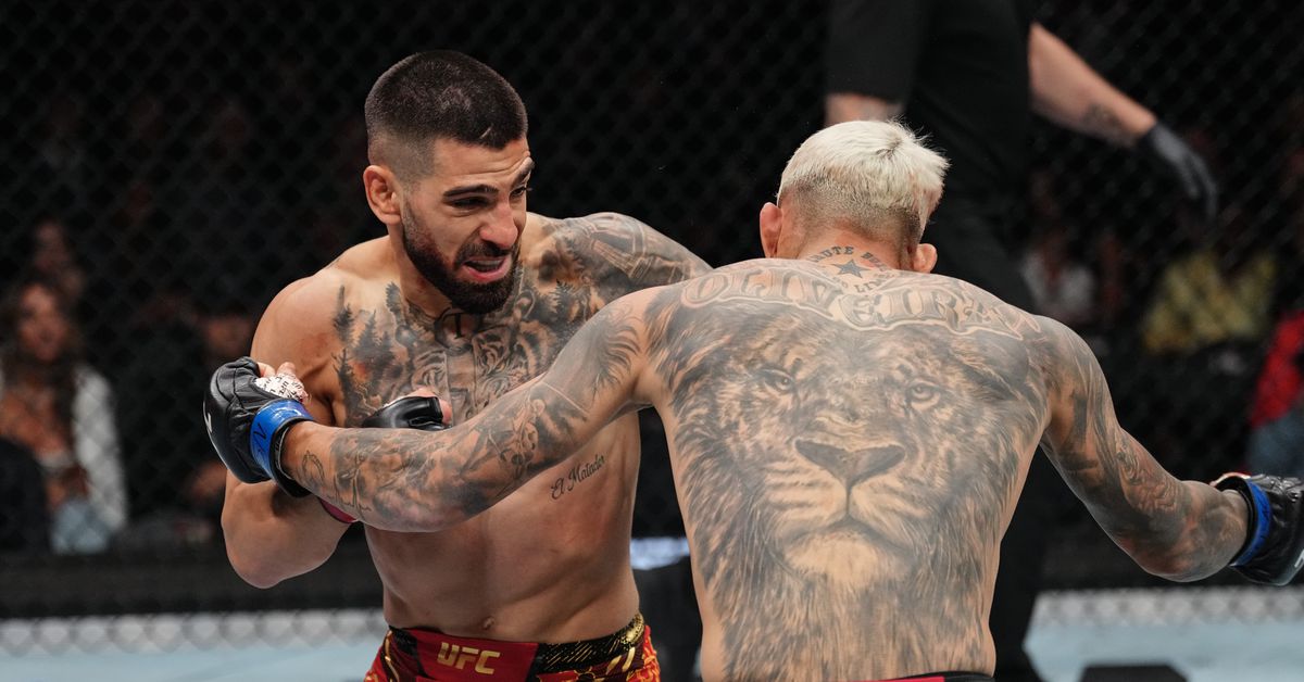 topuria hitting badly oliveira in the UFC 317