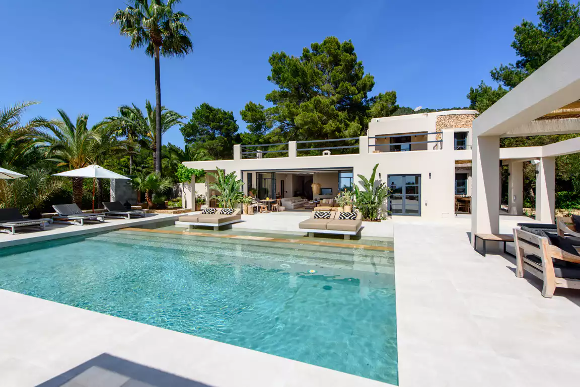 Luxury villa in Ibiza with infinity pool by Le Collectionist